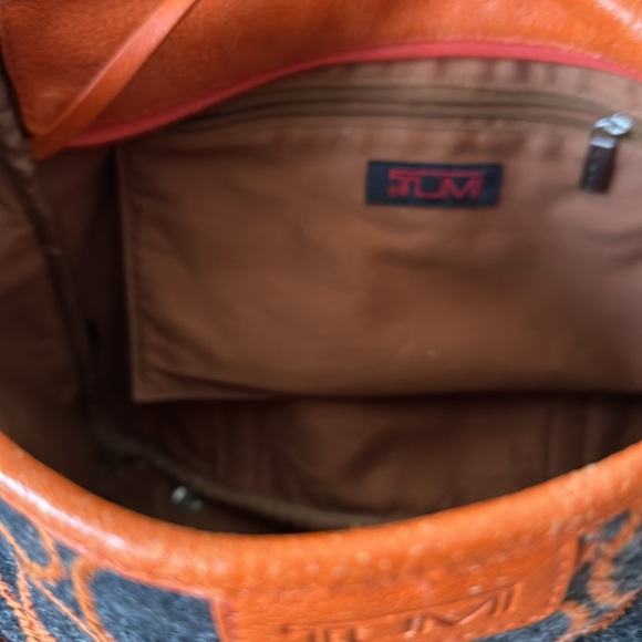 Tumi handbag/business tote made out of grey textile with orange leather patern - Picture 2 of 8